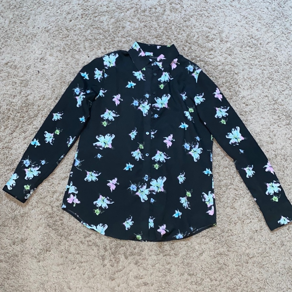 Banana Republic long sleeve floral pattern button up work shirt